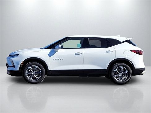 Used 2023 Chevrolet Blazer LT image 2