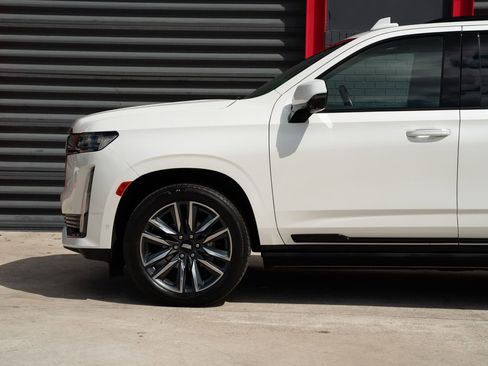 Used 2022 Cadillac Escalade ESV Sport Platinum image 8