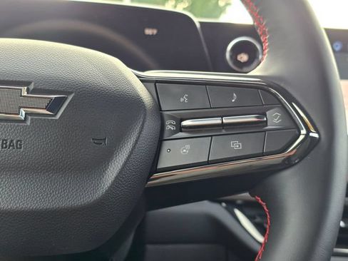 Used 2025 Chevrolet Equinox EV RS FWD image 32