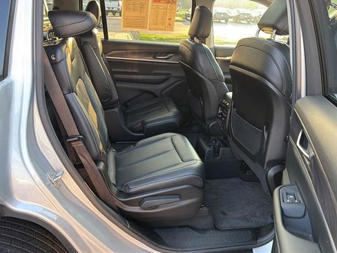 Used 2024 Jeep Grand Cherokee L Limited AWD/4WD image 14