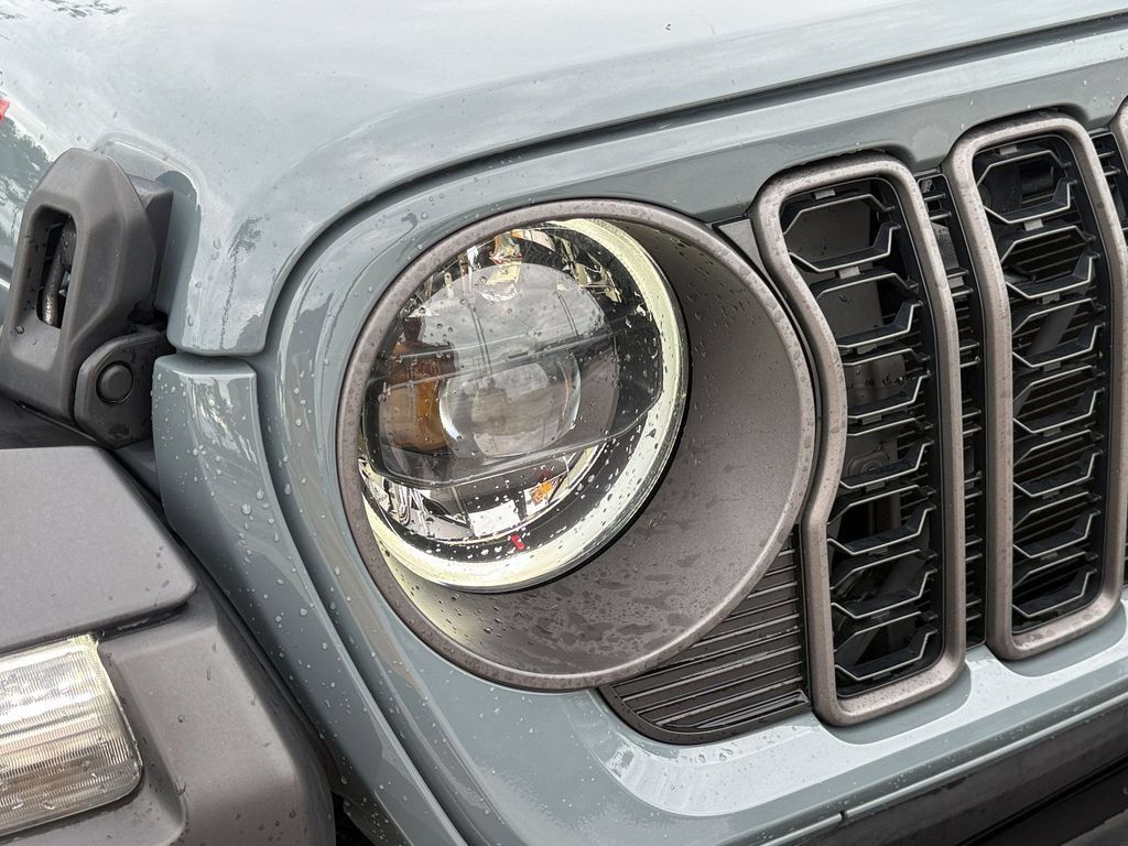 Used 2024 Jeep Wrangler Unlimited Rubicon AWD/4WD image 9