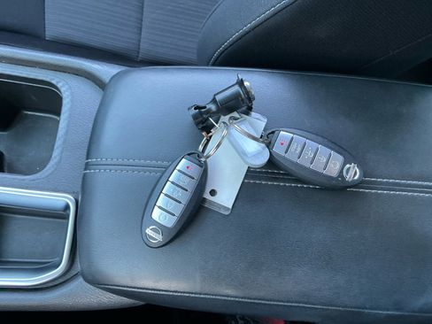 Used 2020 Nissan Sentra SV image 31