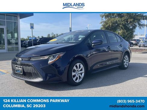 Used 2020 Toyota Corolla LE FWD image 3