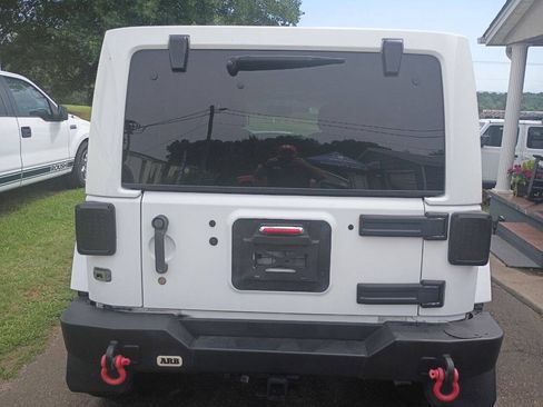 Used 2014 Jeep Wrangler Unlimited Sahara w/ Max Tow Package AWD/4WD image 8