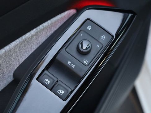 Used 2023 Volkswagen ID.4 Pro image 35