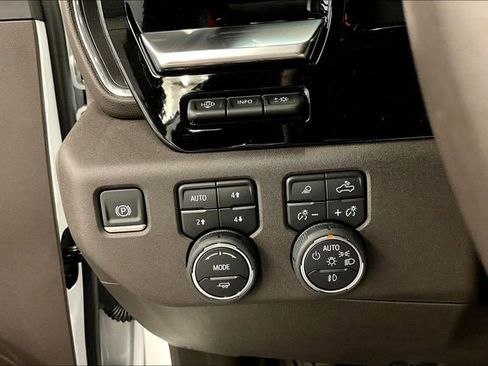 Used 2025 Chevrolet Silverado 2500 LTZ w/ LTZ Convenience Package AWD/4WD image 39