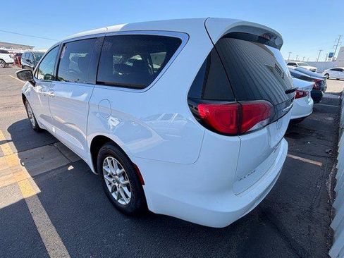 Used 2023 Chrysler Voyager LX image 4