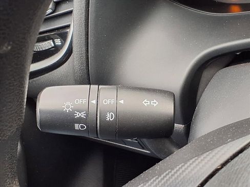 Used 2014 MAZDA MAZDA3 i Sport image 23