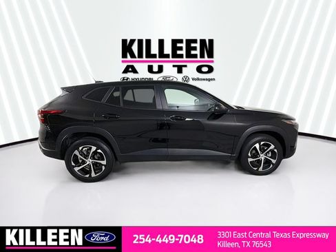 Used 2025 Chevrolet Trax RS w/ Sunroof Package FWD image 10