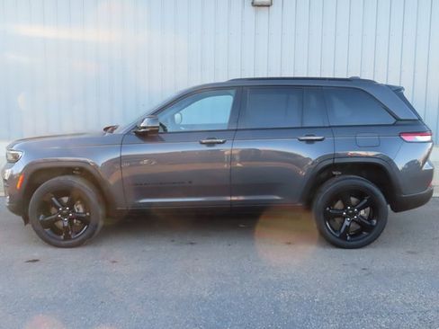 Used 2023 Jeep Grand Cherokee Altitude image 8