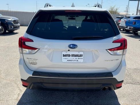 Used 2023 Subaru Forester Premium image 5
