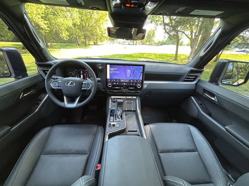 Used 2026 Lexus GX 550 w/ Accessory Package (2T) AWD/4WD image 36