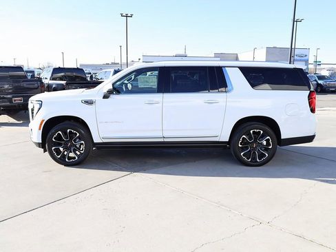New 2026 GMC Yukon XL Denali w/ Denali Reserve Package image 3