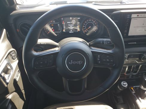 Used 2024 Jeep Gladiator Mojave image 17