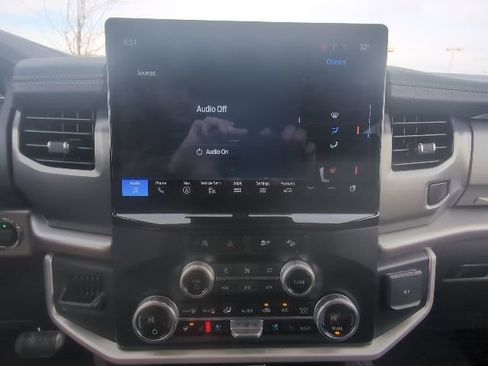 Used 2024 Ford Expedition XLT image 25