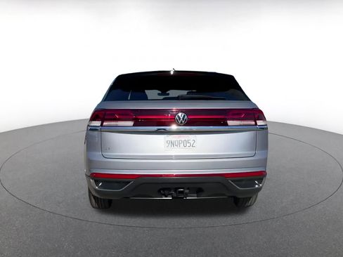 Used 2025 Volkswagen Atlas Cross Sport SE image 12