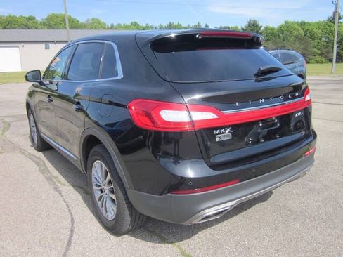 Used 2018 Lincoln MKX Select w/ Select Plus Package AWD/4WD image 3