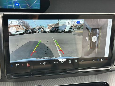 Used 2025 Ford Expedition Active image 5