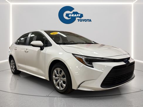 Used 2024 Toyota Corolla LE AWD/4WD image 4