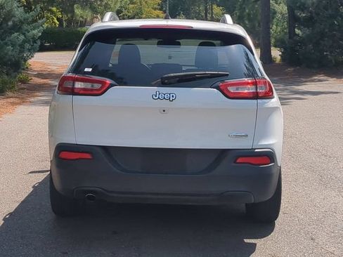 Used 2016 Jeep Cherokee Latitude FWD image 6