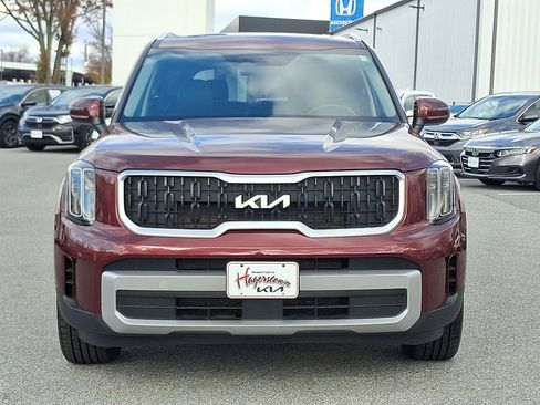 Used 2023 Kia Telluride EX w/ EX Captain's Chair Package image 2