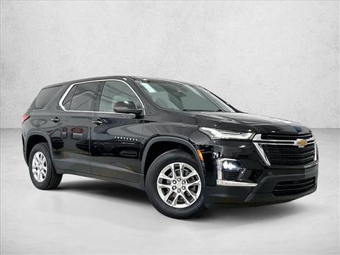 Used 2023 Chevrolet Traverse LS FWD image 12