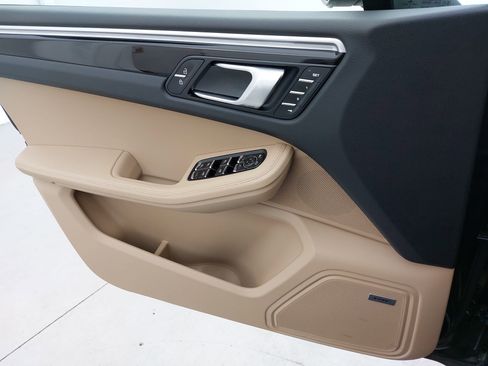 Certified 2021 Porsche Macan S image 29