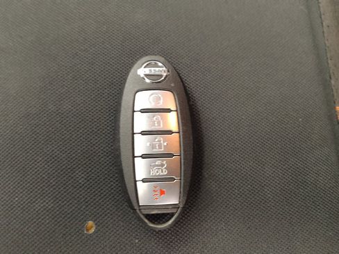 Used 2020 Nissan Versa SR FWD image 32