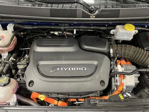 Used 2020 Chrysler Pacifica Touring-L w/ S Appearance Package image 40