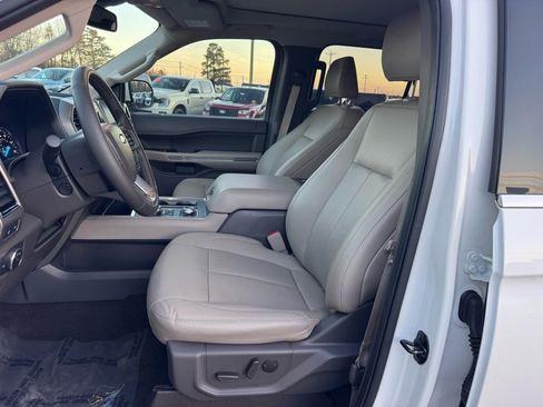 Used 2021 Ford Expedition XLT image 10