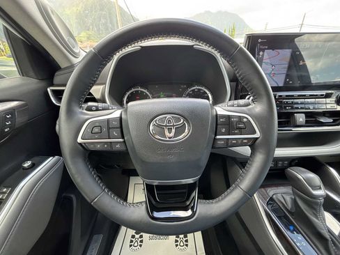 Used 2022 Toyota Highlander Limited FWD image 15