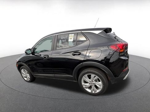 Used 2025 Buick Encore GX Preferred AWD/4WD image 9