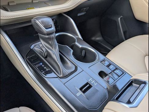 Used 2023 Toyota Highlander XLE image 21