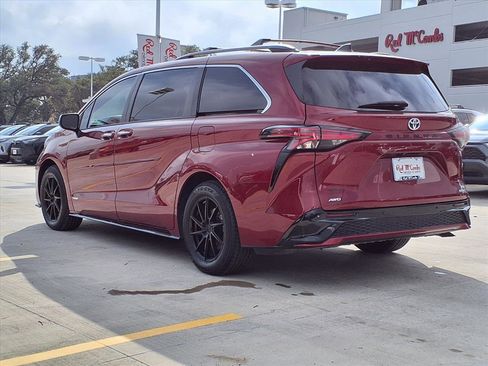 Used 2021 Toyota Sienna XSE image 7