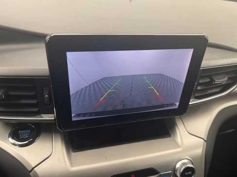 Used 2022 Ford Explorer XLT image 18