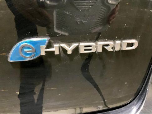 Used 2019 Chrysler Pacifica Touring Plus w/ Cold Weather Group image 9