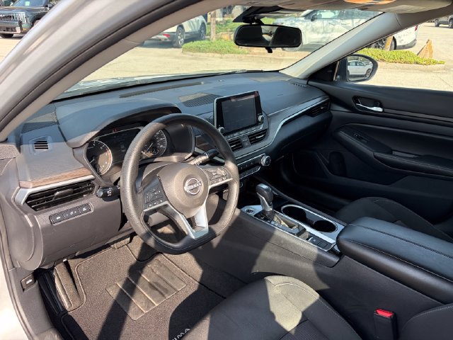 Used 2024 Nissan Altima 2.5 SV AWD/4WD image 2
