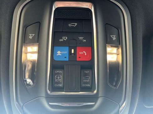 New 2025 Jeep Grand Cherokee Altitude AWD/4WD image 30