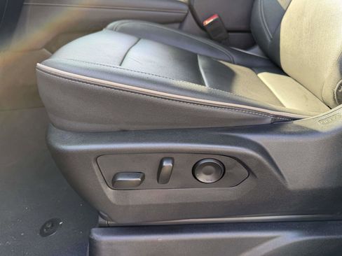 Certified 2025 Chevrolet Suburban Premier AWD/4WD image 17