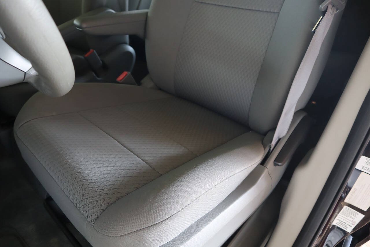 Used 2010 Dodge Grand Caravan SE FWD image 12