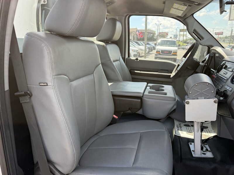 Used 2016 Ford F550 2WD Regular Cab Super Duty image 30