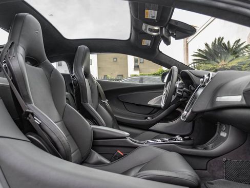 Used 2023 McLaren GT RWD image 10