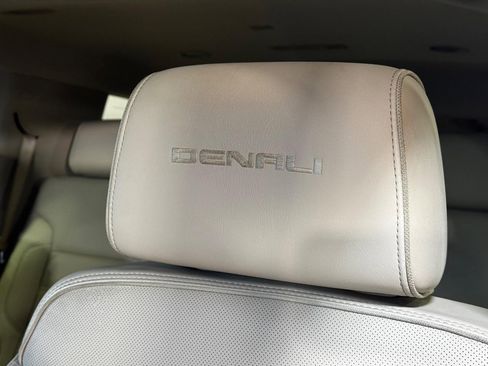 Used 2019 GMC Yukon Denali w/ Denali Ultimate Package image 21