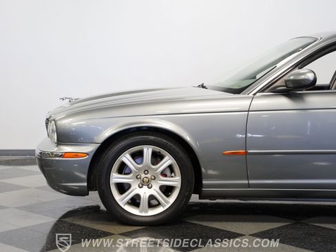 Used 2004 Jaguar XJ8 image 23
