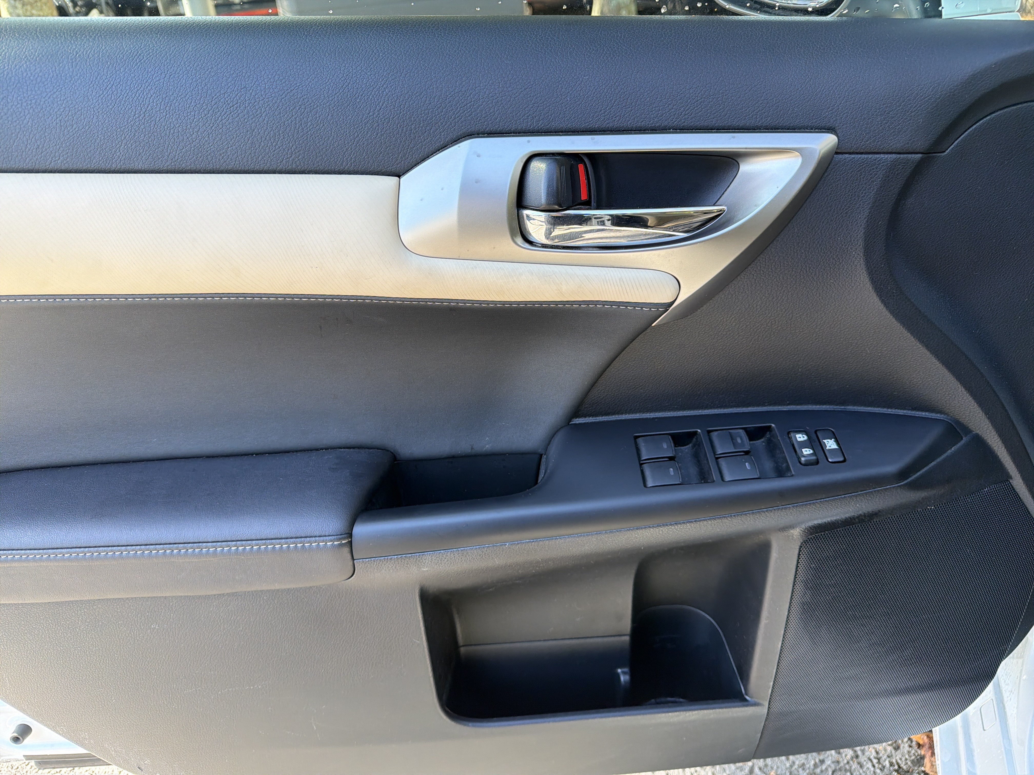 Used 2015 Lexus CT 200h w/ Navigation Package FWD image 13
