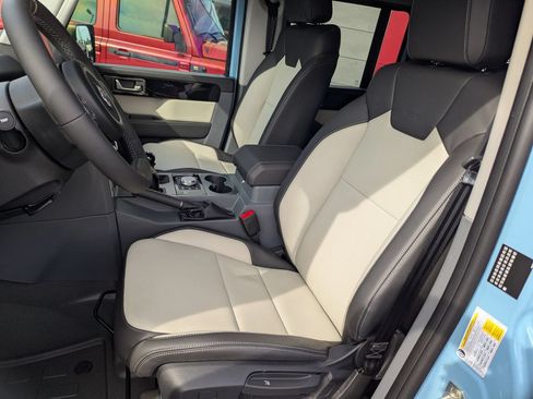 Used 2025 INEOS Grenadier AWD/4WD image 9