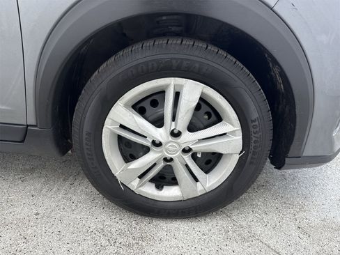 Used 2021 Nissan Kicks S image 42