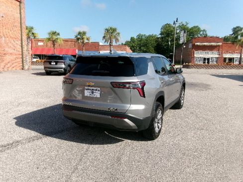 Used 2026 Chevrolet Equinox LT FWD image 3