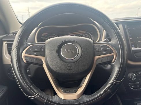 Used 2017 Jeep Cherokee Limited AWD/4WD image 14