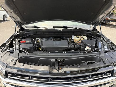 Used 2022 Chevrolet Suburban LT w/ LT Signature Package AWD/4WD image 35